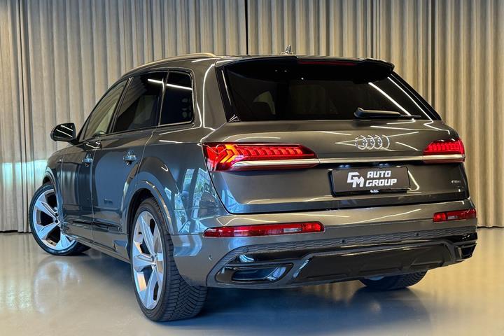 Grå Audi Q7 fra 2020