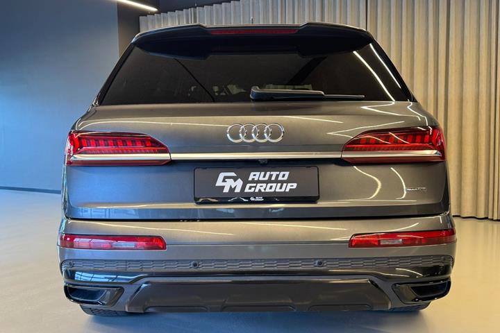 Grå Audi Q7 fra 2020