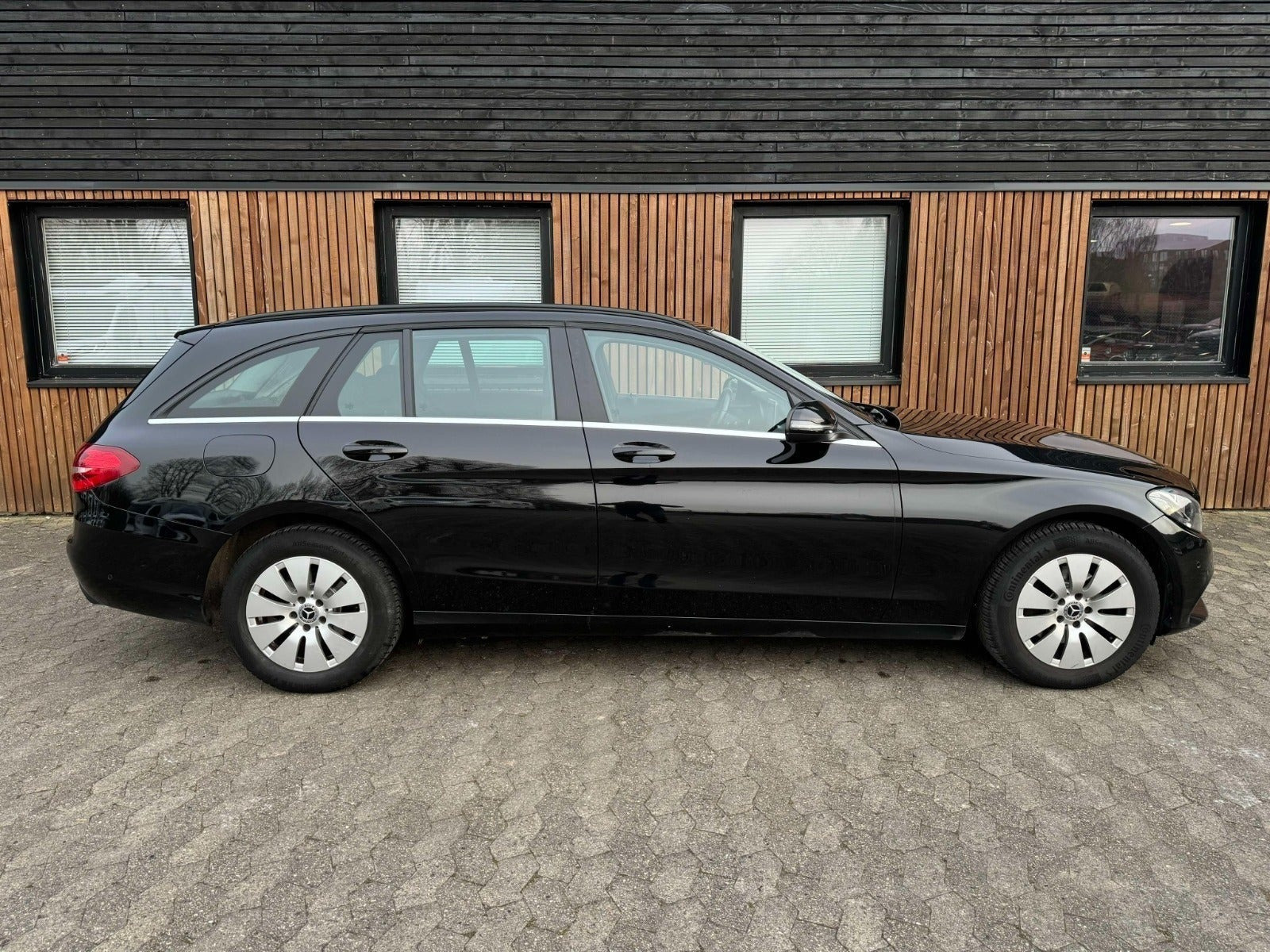 Sort Mercedes C220 d fra 2016