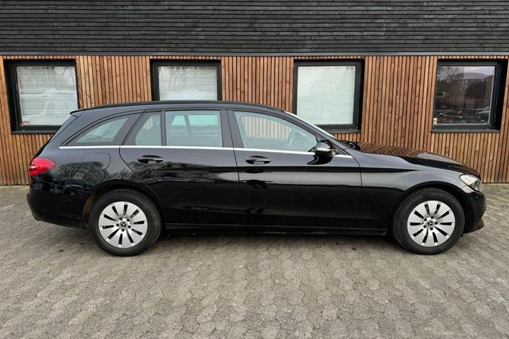 Sort Mercedes C220 d fra 2016