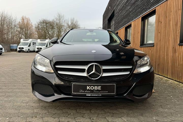Sort Mercedes C220 d fra 2016