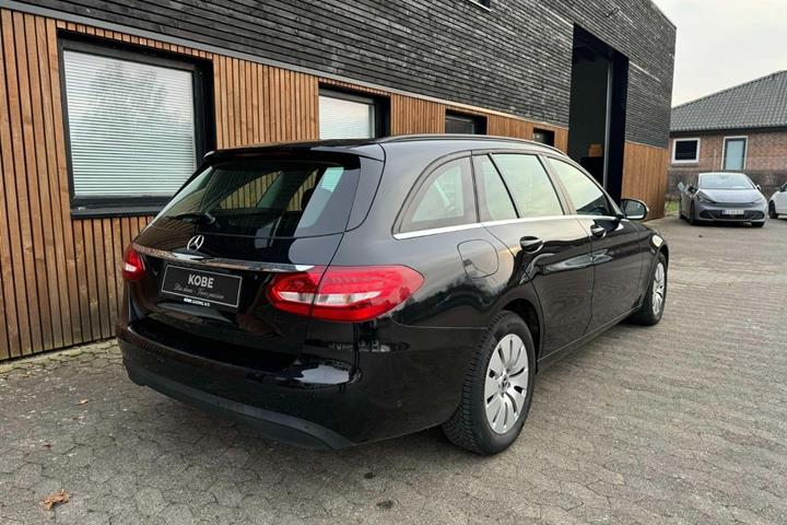 Sort Mercedes C220 d fra 2016