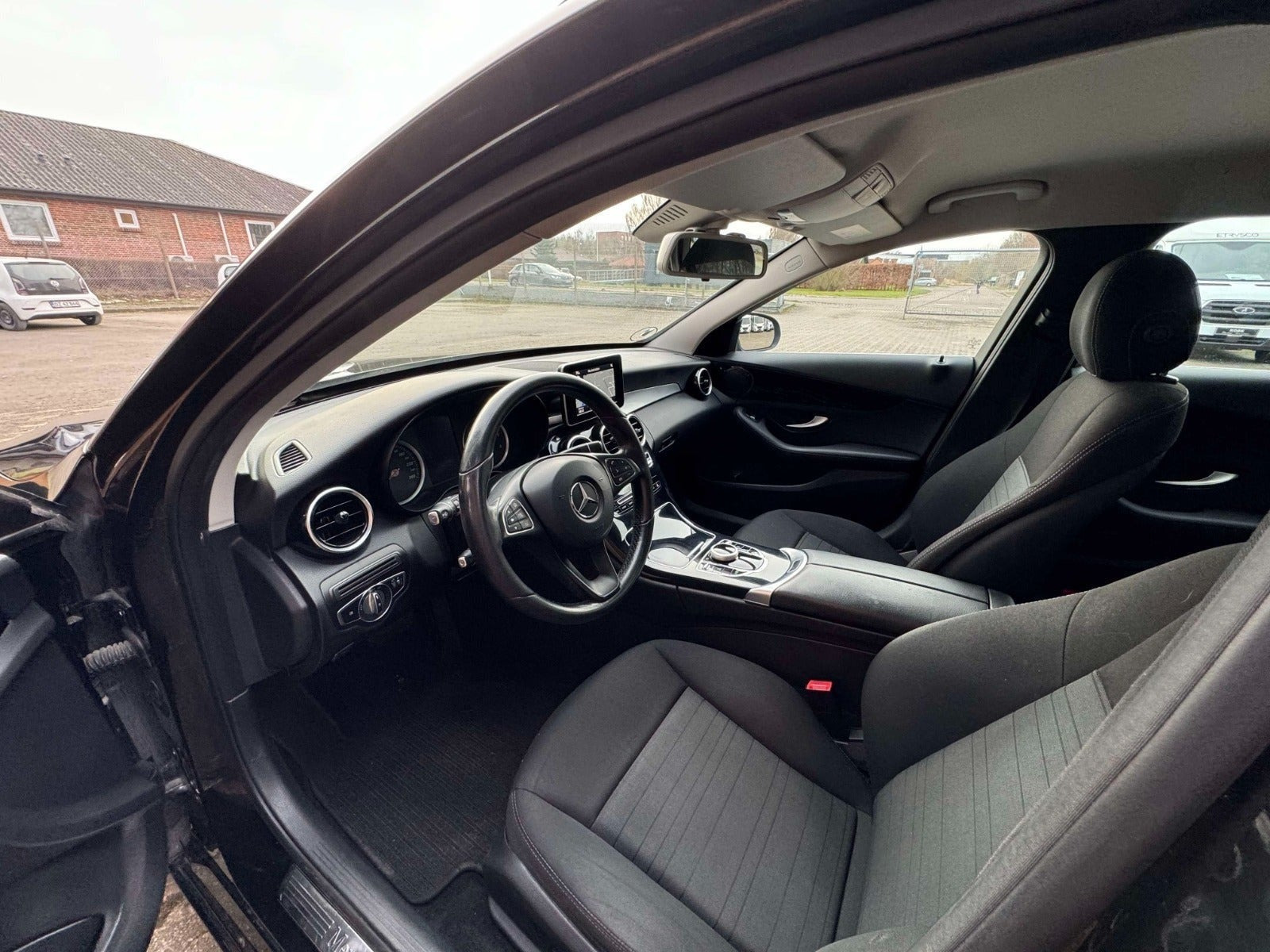 Sort Mercedes C220 d fra 2016