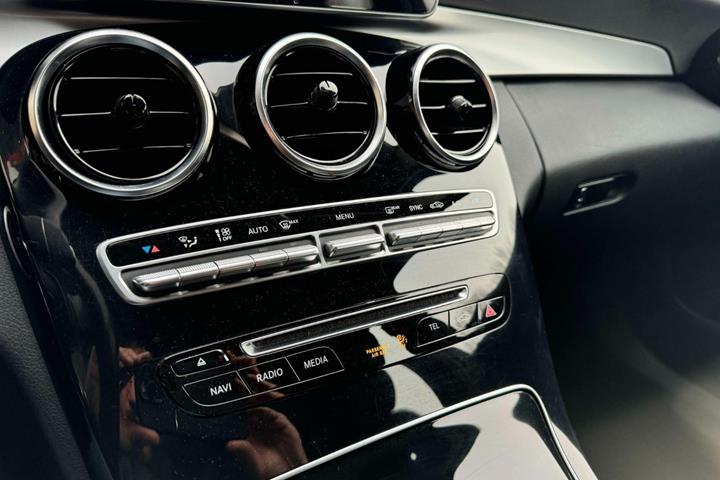 Sort Mercedes C220 d fra 2016