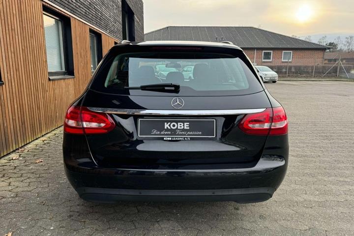 Sort Mercedes C220 d fra 2016