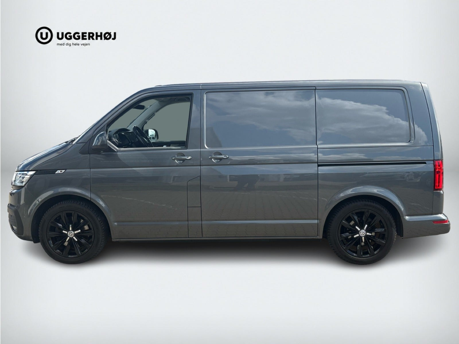 Grå VW Transporter fra 2022