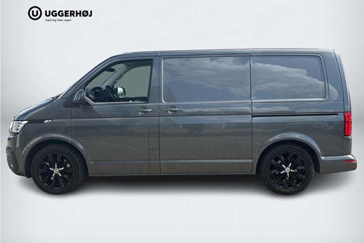 Grå VW Transporter fra 2022