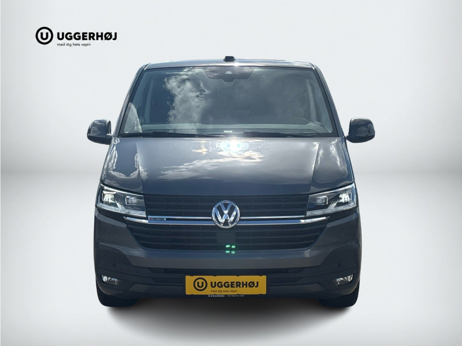 Grå VW Transporter fra 2022