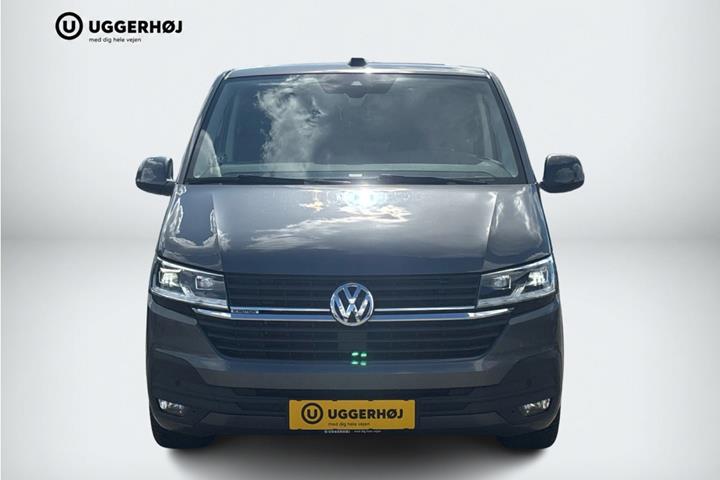 Grå VW Transporter fra 2022