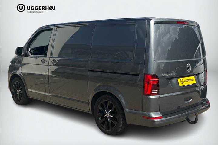 Grå VW Transporter fra 2022