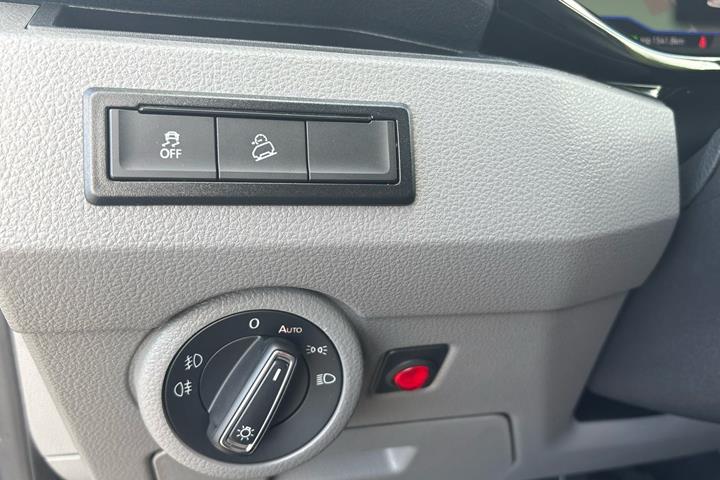 Grå VW Transporter fra 2022