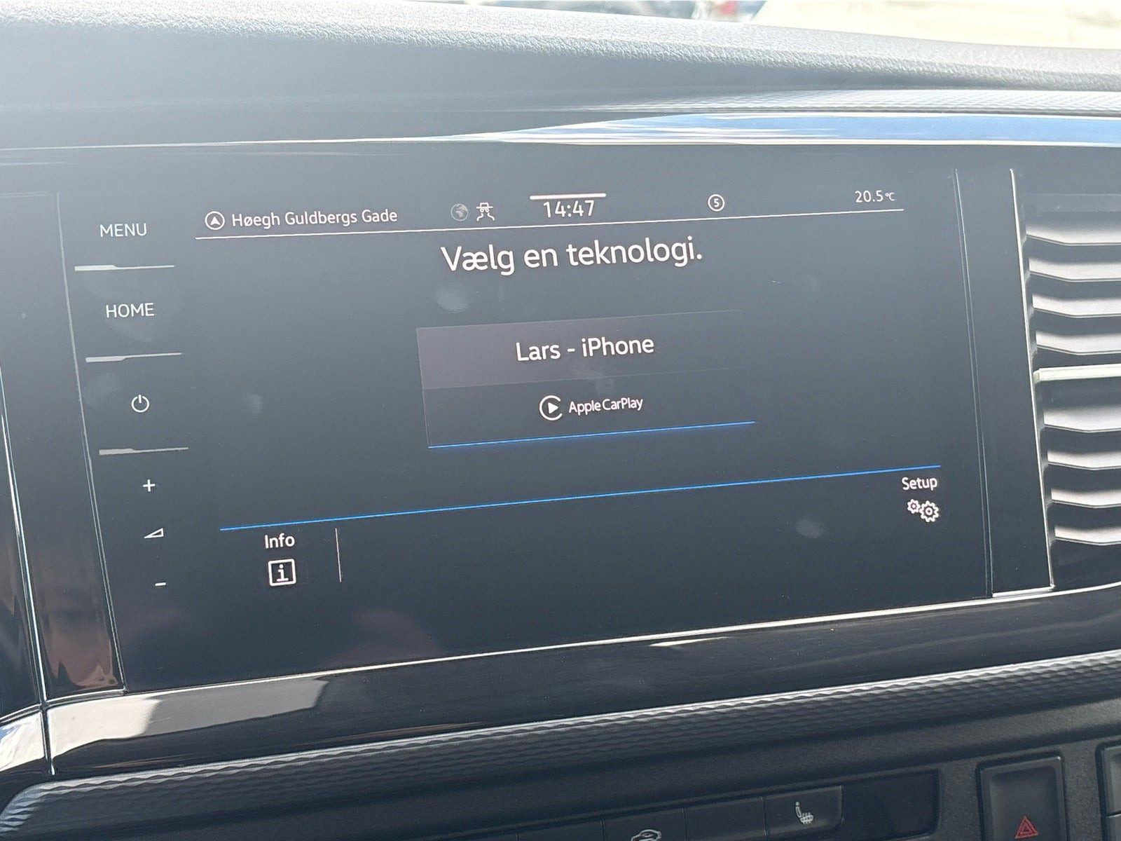 Grå VW Transporter fra 2022