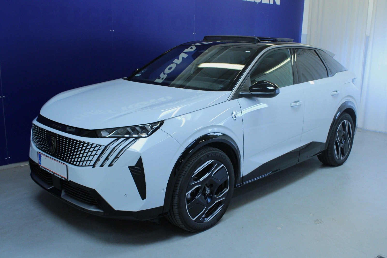 Hvid Peugeot e-3008 fra 2024