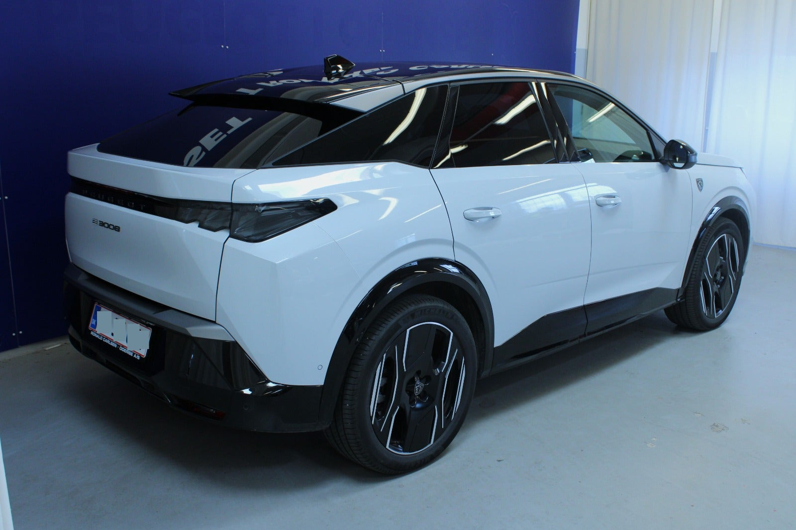 Hvid Peugeot e-3008 fra 2024