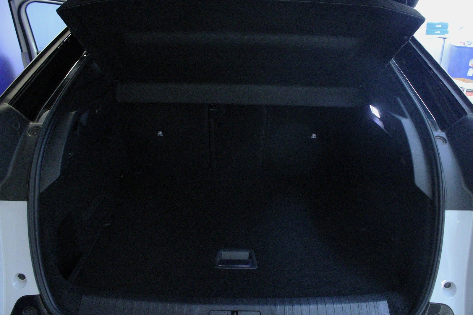 Hvid Peugeot e-3008 fra 2024