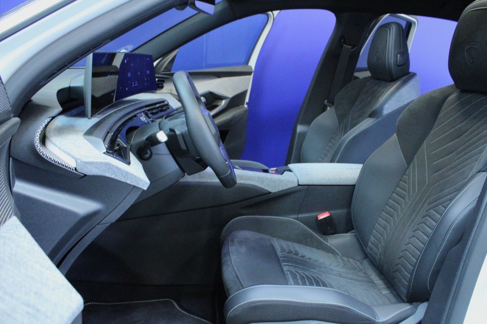 Hvid Peugeot e-3008 fra 2024