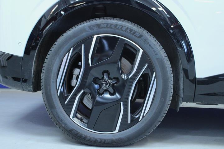 Hvid Peugeot e-3008 fra 2024