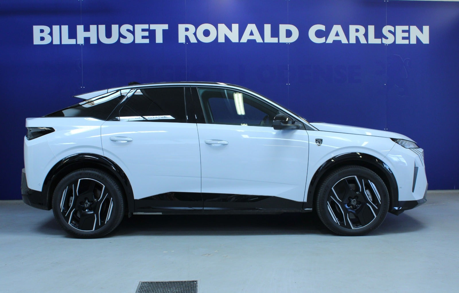 Hvid Peugeot e-3008 fra 2024