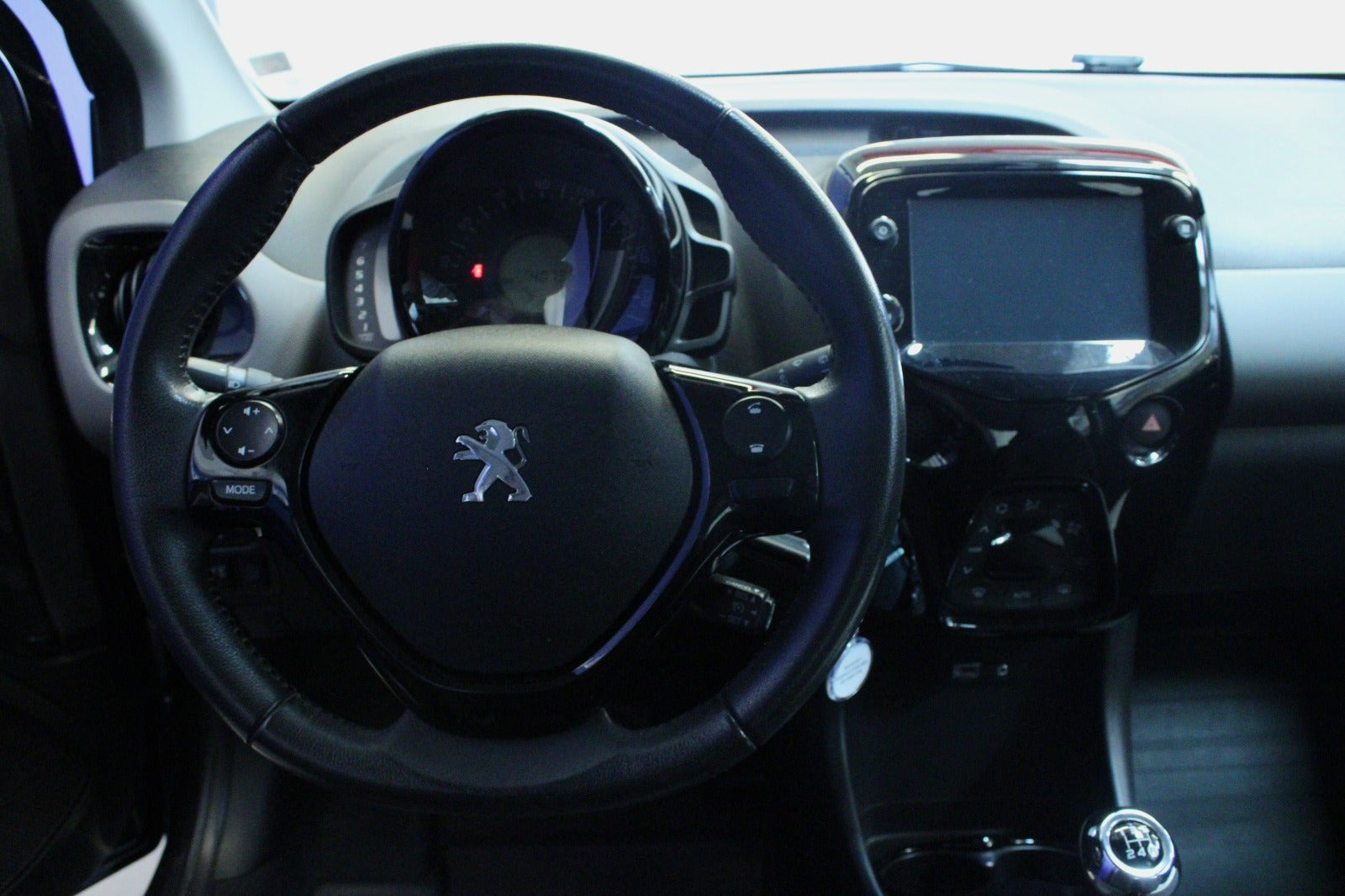 Grå Peugeot 108 fra 2020