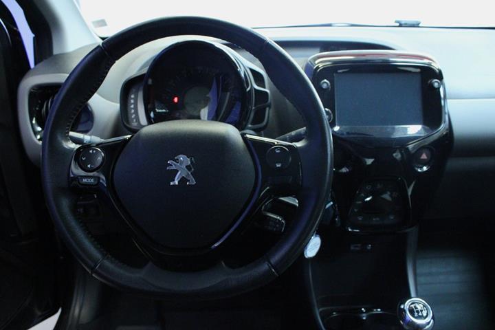 Grå Peugeot 108 fra 2020