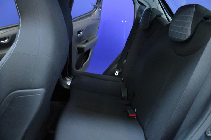 Grå Peugeot 108 fra 2020