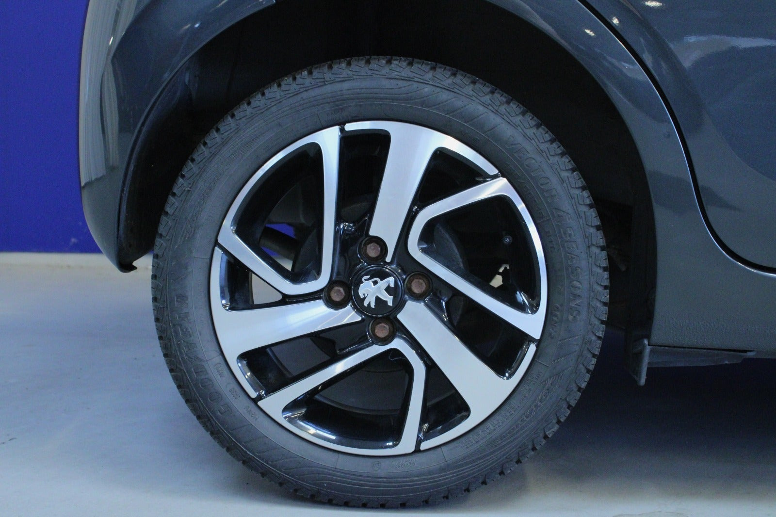 Grå Peugeot 108 fra 2020