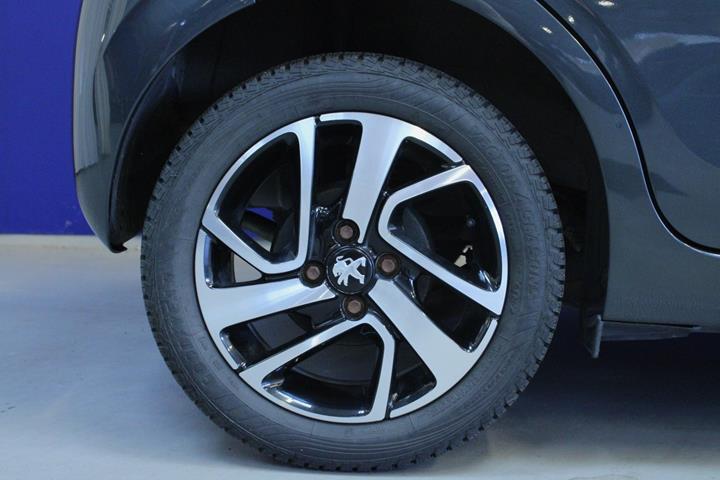 Grå Peugeot 108 fra 2020