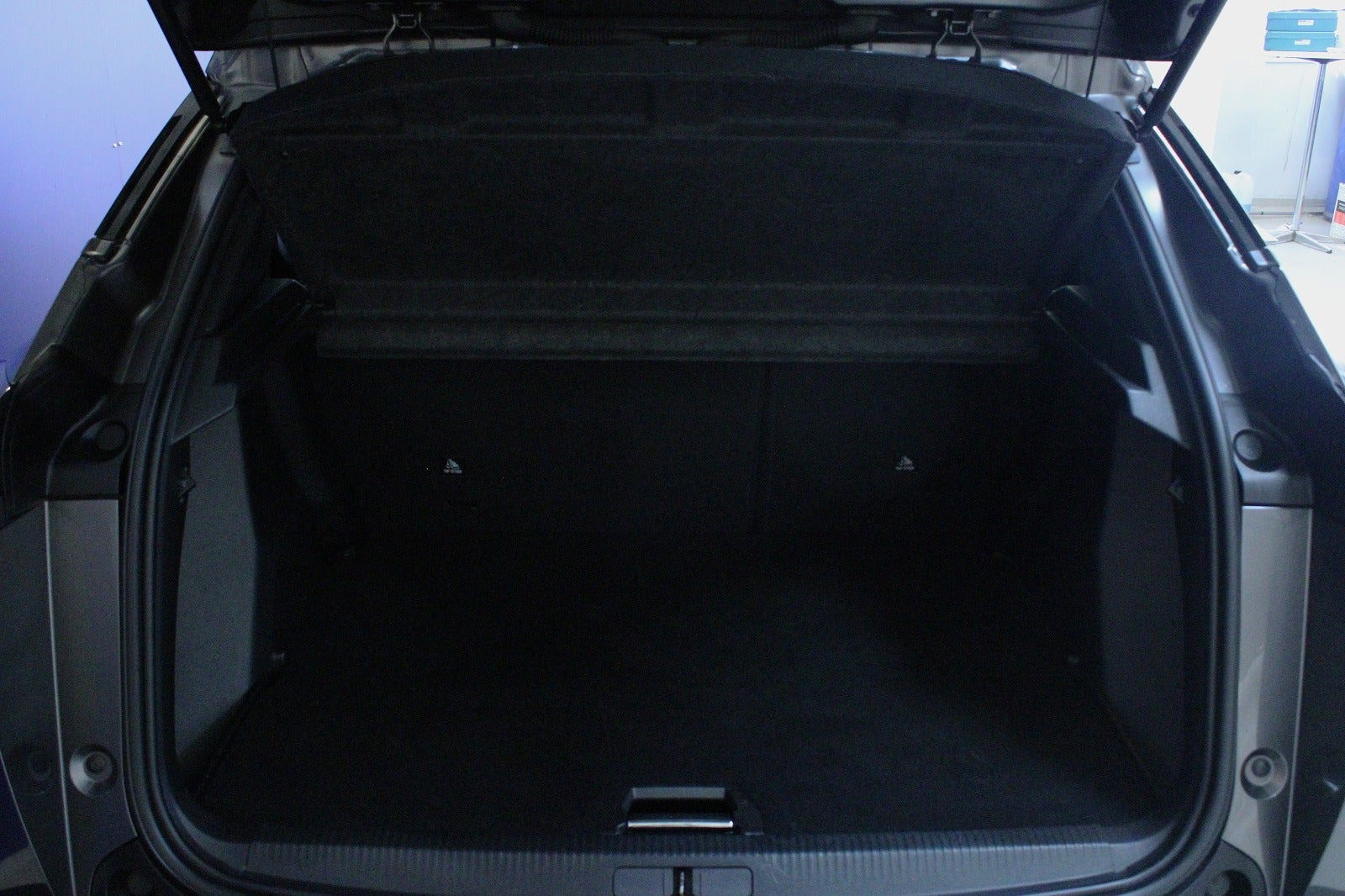 Grå Peugeot 2008 fra 2020