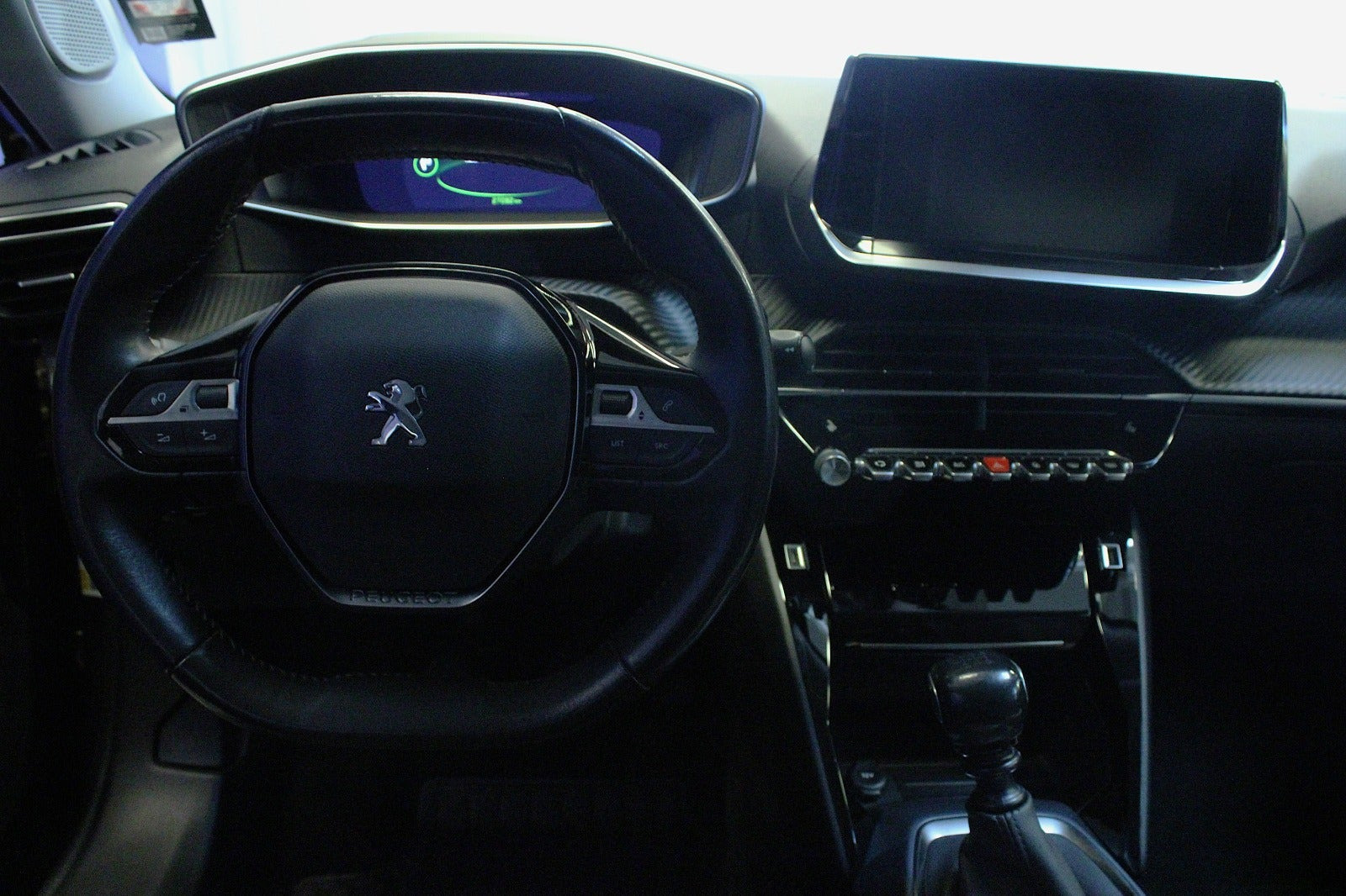 Grå Peugeot 2008 fra 2020