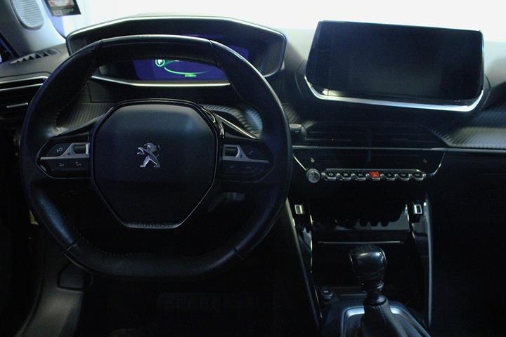 Grå Peugeot 2008 fra 2020