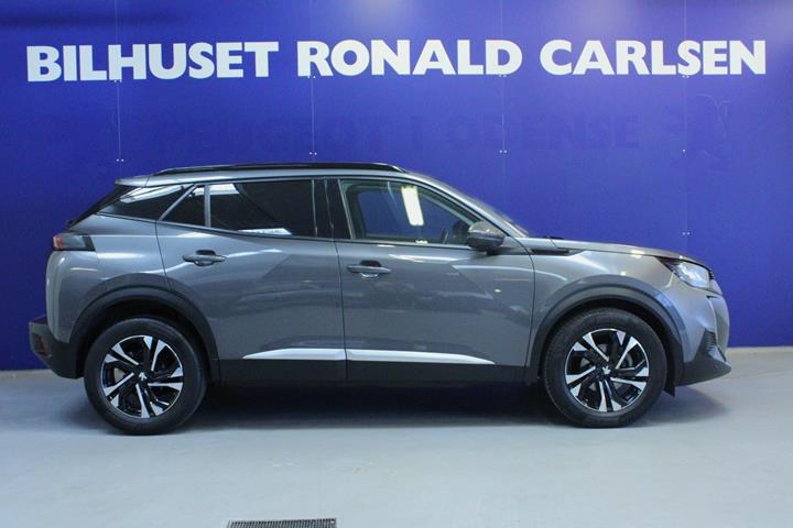 Grå Peugeot 2008 fra 2020