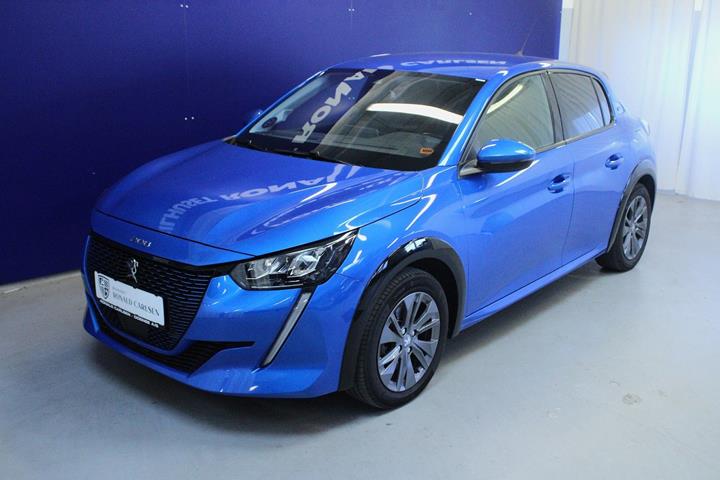 Blå Peugeot e-208 fra 2021