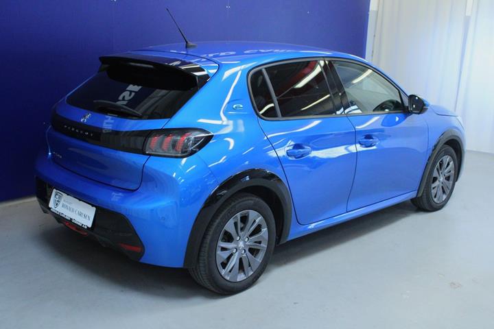 Blå Peugeot e-208 fra 2021