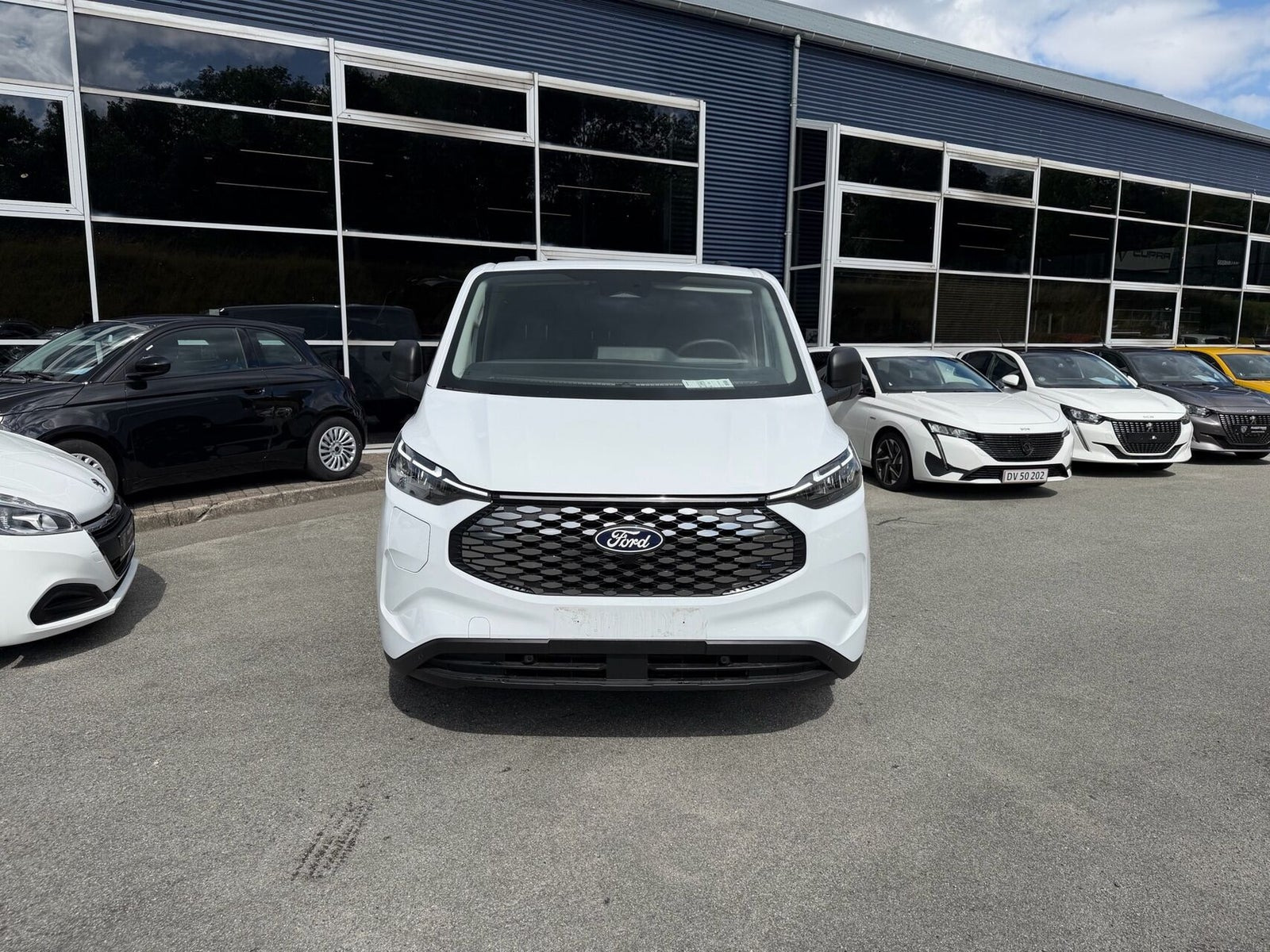 Hvid Ford E-Transit Custom 320 L1 fra 2025