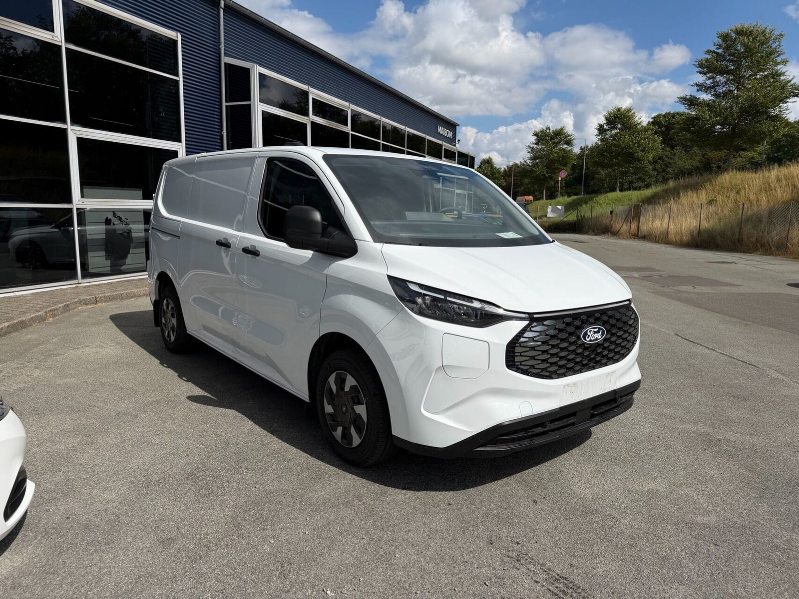 Hvid Ford E-Transit Custom 320 L1 fra 2025