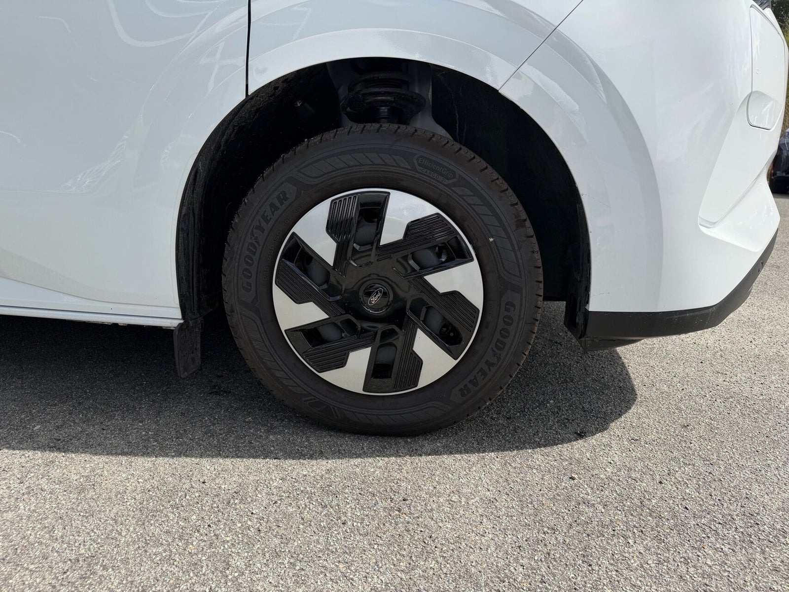 Hvid Ford E-Transit Custom 320 L1 fra 2025