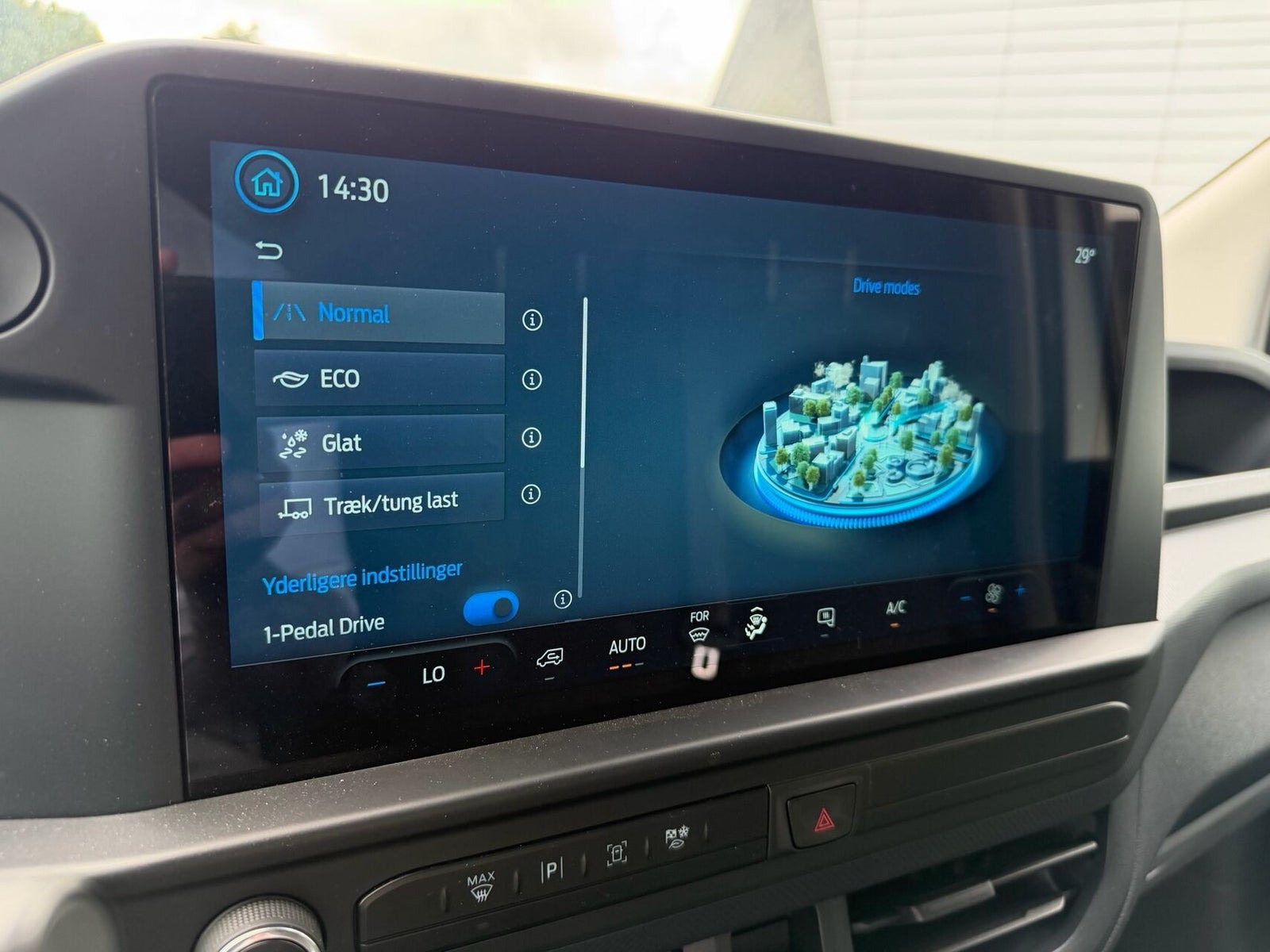Hvid Ford E-Transit Custom 320 L1 fra 2025