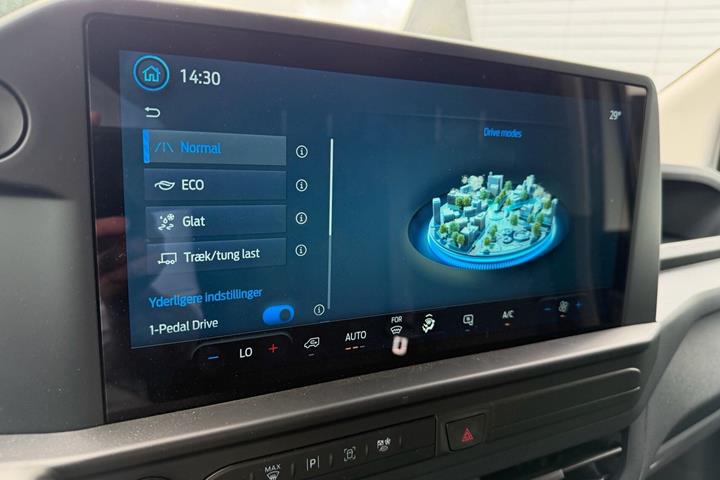 Hvid Ford E-Transit Custom 320 L1 fra 2025