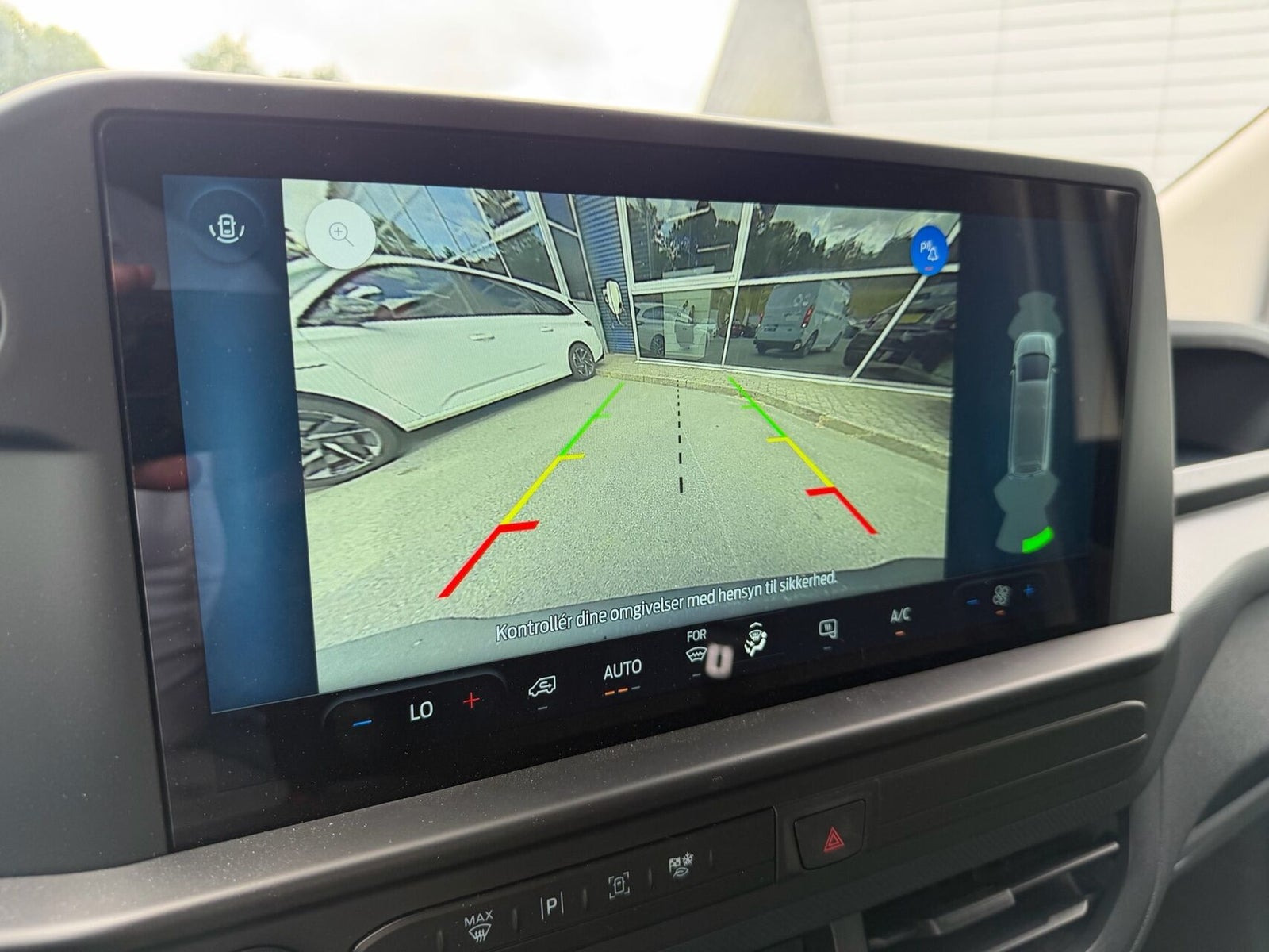 Hvid Ford E-Transit Custom 320 L1 fra 2025