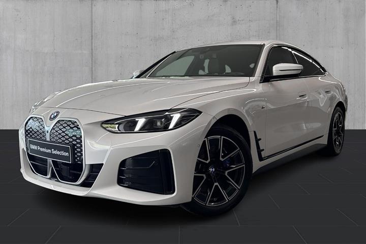 Hvid BMW i4 fra 2025