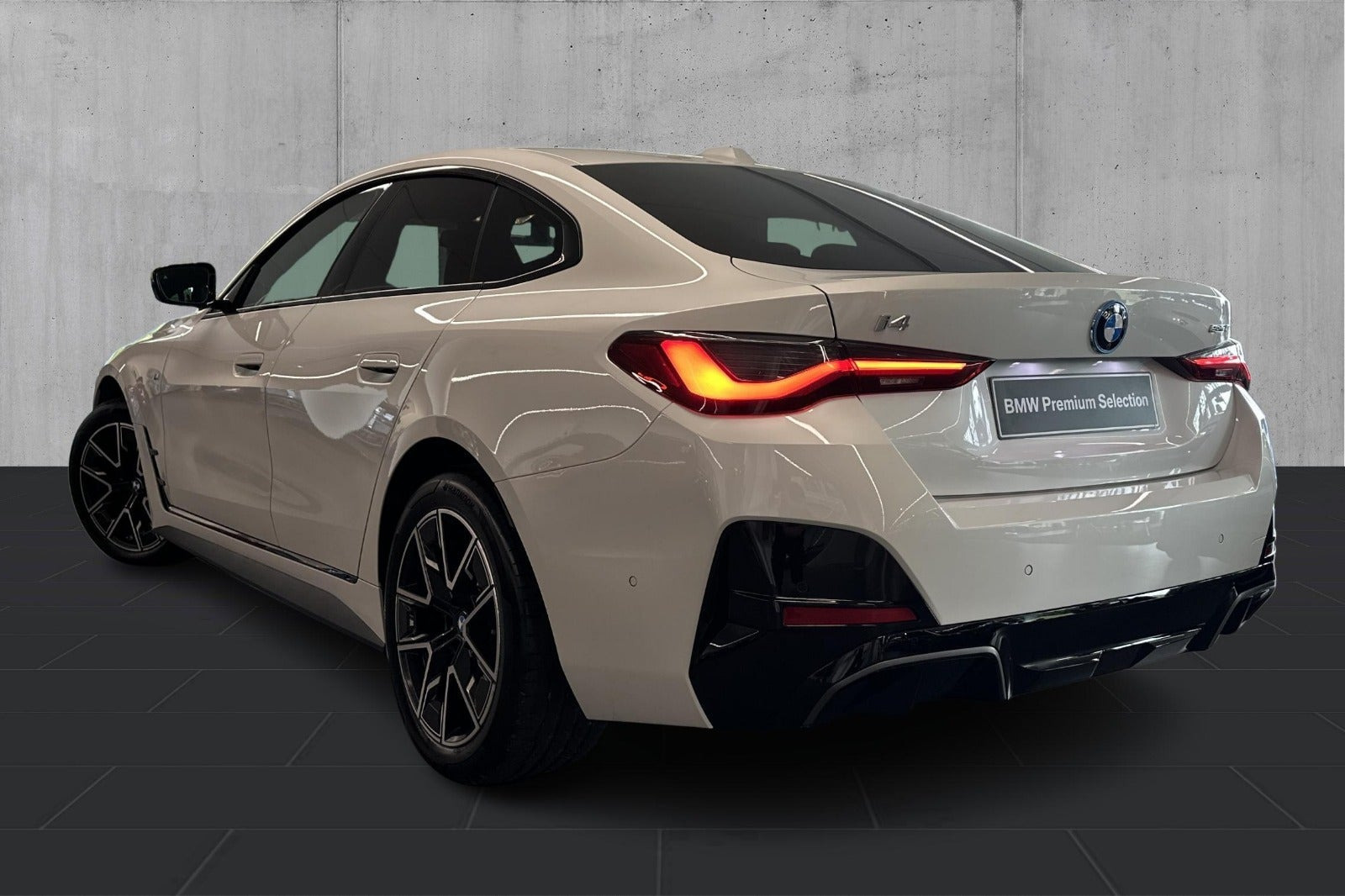 Hvid BMW i4 fra 2025
