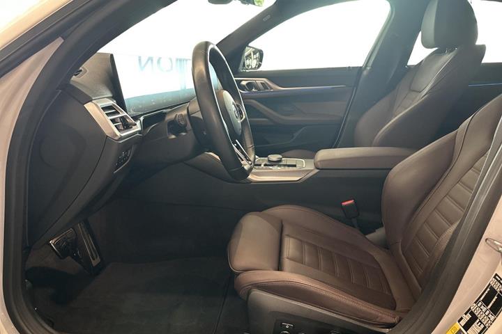 Hvid BMW i4 fra 2025