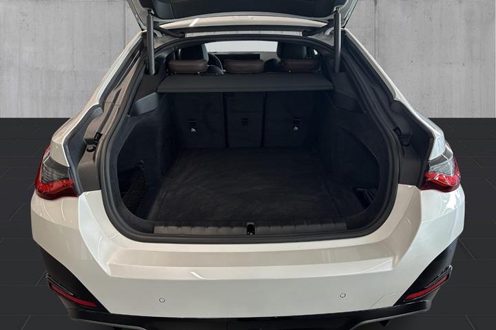 Hvid BMW i4 fra 2025