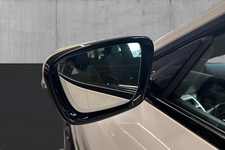 Hvid BMW i4 fra 2025