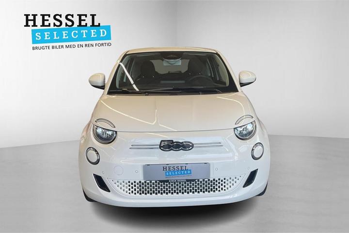 Hvid Fiat 500e fra 2024