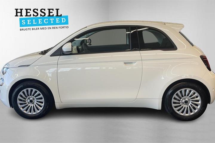 Hvid Fiat 500e fra 2024