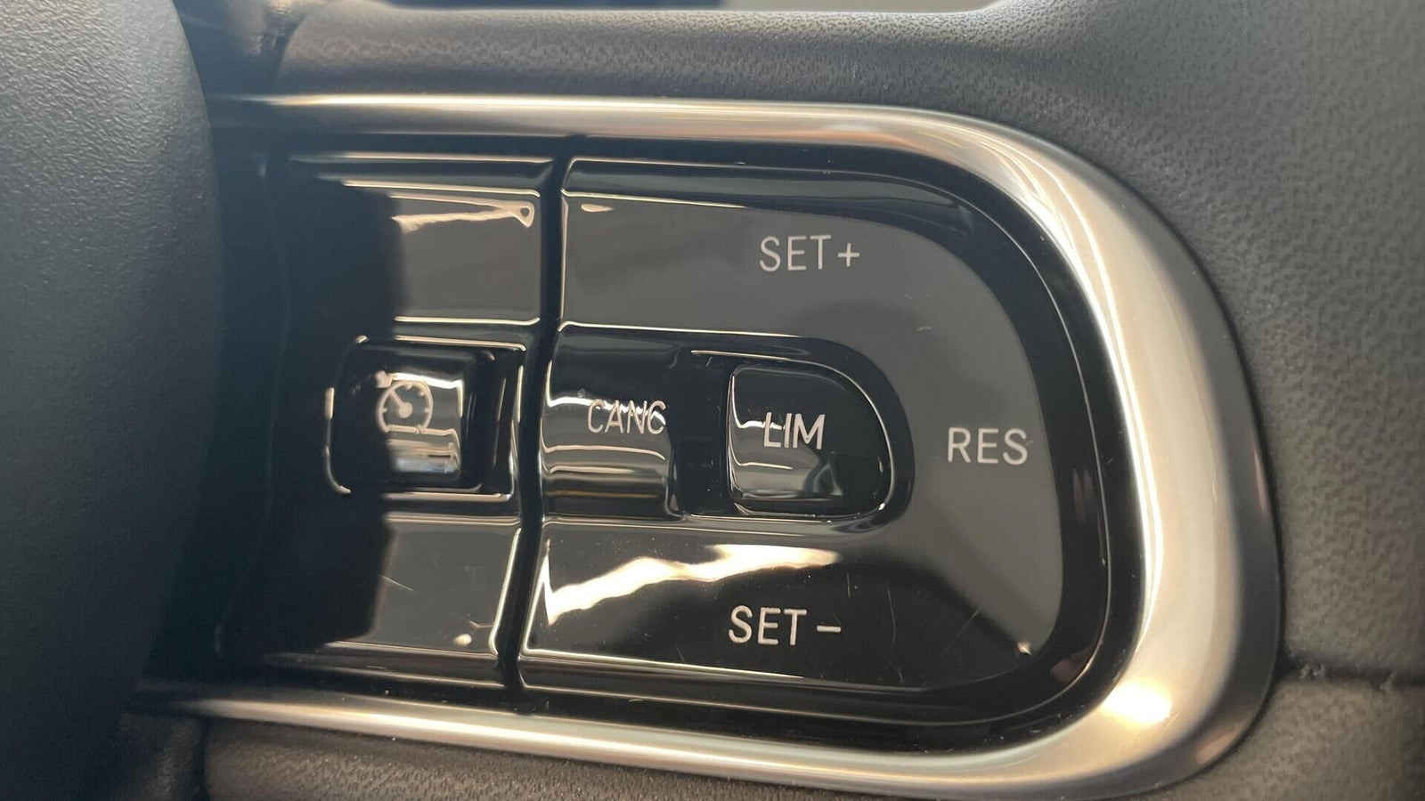 Hvid Fiat 500e fra 2024