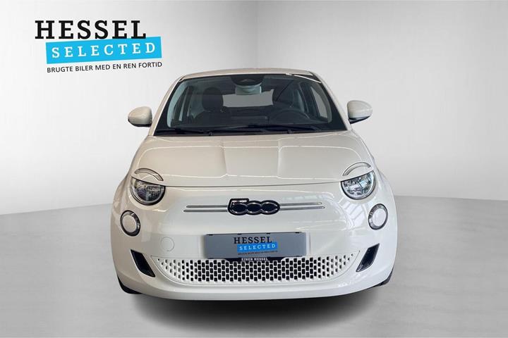 Hvid Fiat 500e fra 2023
