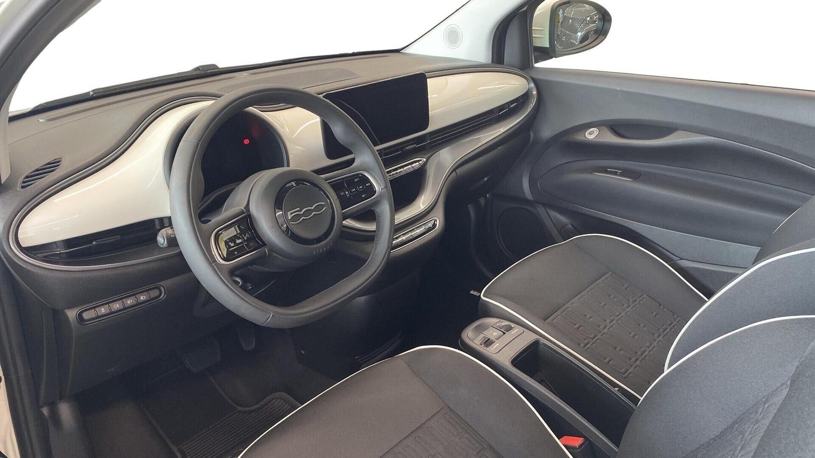 Hvid Fiat 500e fra 2023