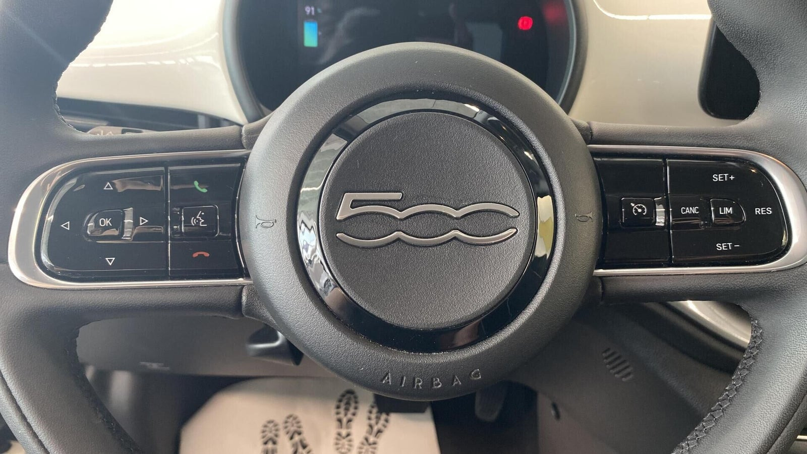 Hvid Fiat 500e fra 2023